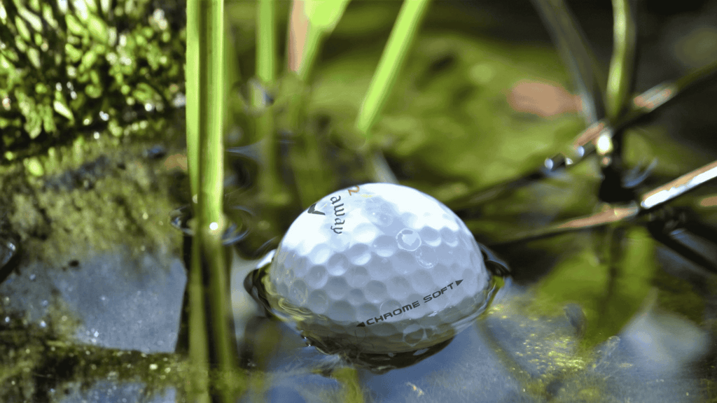 Hur länge håller en golfboll, och vad händer egentligen i vattnet?