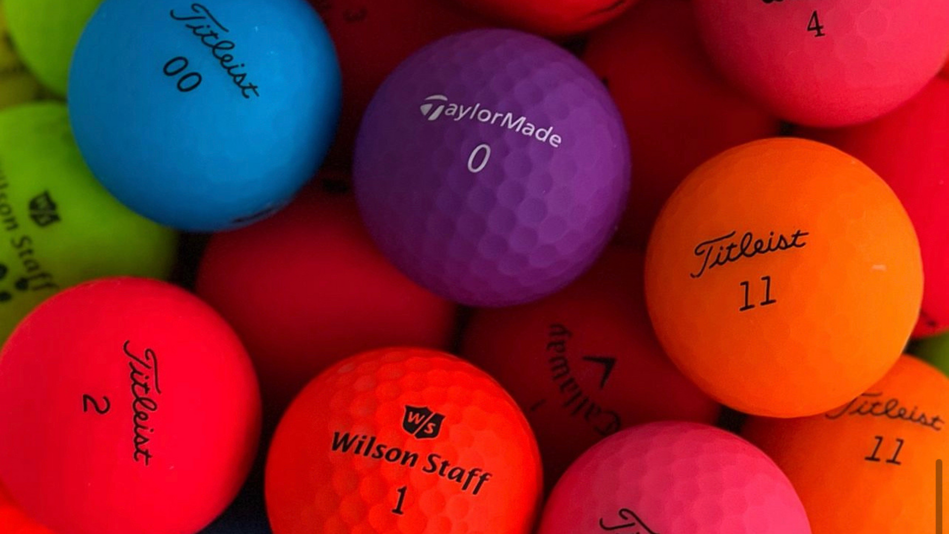 Färgade golfbollar