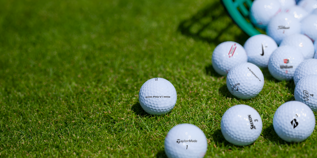 Återvunna golfbollar
