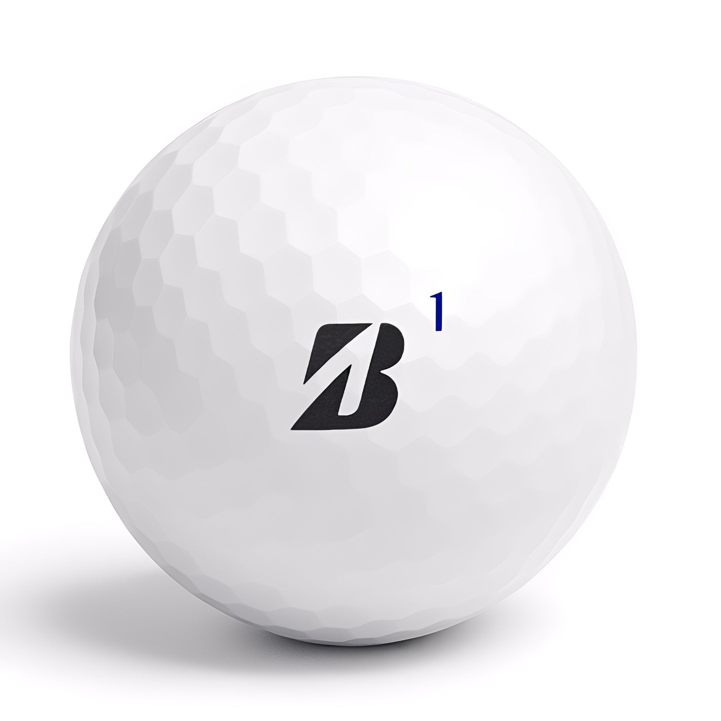 Bridgestone Tour logotyp på golfboll – återvunnen tourboll hos Plikt Golf