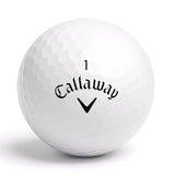Närbild på Callaway Supersoft golfboll med logga