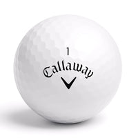 Närbild på Callaway Supersoft golfboll med logga