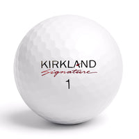 Kirkland Performance+ logotyp på golfboll – återvunnen premiumboll hos Plikt Golf