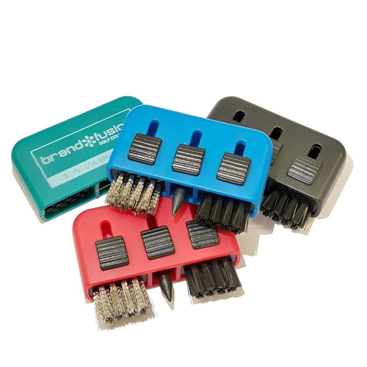 Enkel och smidig klubbrengörare i flera olika färger med tre olika verktyg för att göra rent din klubba hos pliktgolf.se