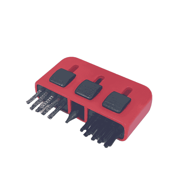 Enkel och smidig klubbrengörare i färgen röd med tre olika verktyg för att göra rent din klubba hos pliktgolf.se