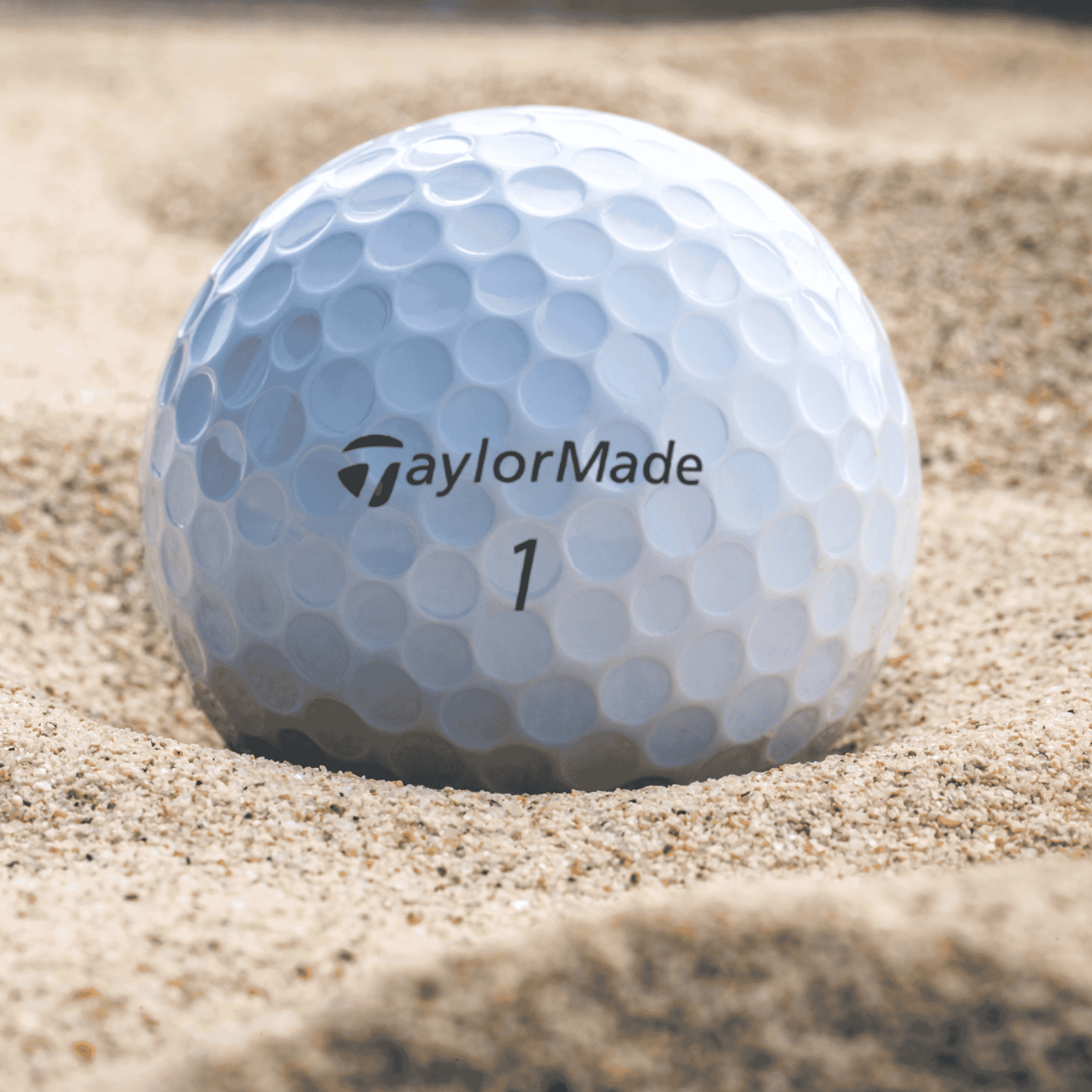 TaylorMade Mix golfbollar i bunkern, hållbart och prisvärt val för golfare. Hos Plikt Golf