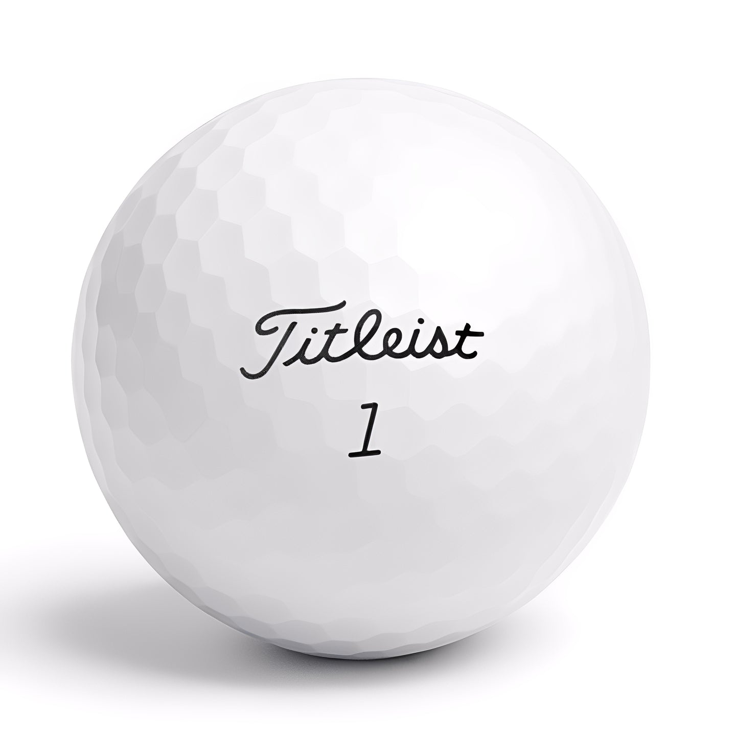 Närbild på Titleist golfboll med logga