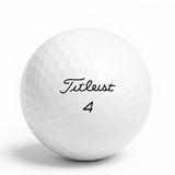 Titleist Pro V1 logotyp på golfboll – 2021/2022 årsmodell hos Plikt Golf
