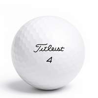 Titleist Pro V1 logotyp på golfboll – 2021/2022 årsmodell hos Plikt Golf