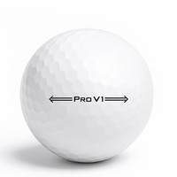 Titleist Pro V1 logotyp på golfboll – 2021/2022 årsmodell hos Plikt Golf